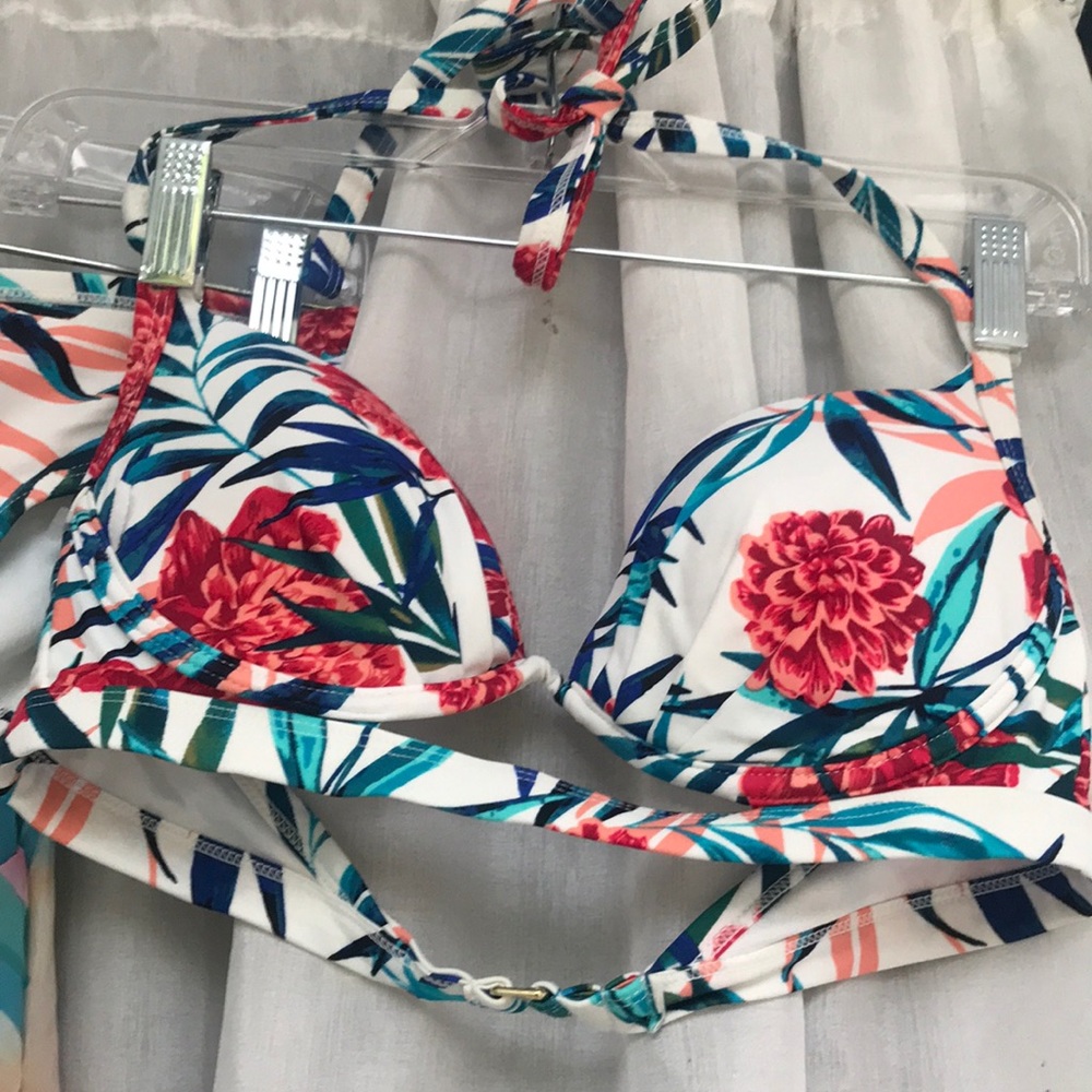 George bikini - Picture 2 of 8
